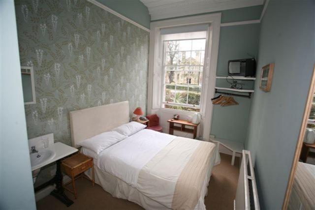 BLOSSOMS YORK GUEST HOUSE: RESERVE YOUR APARTMENT ONLINE